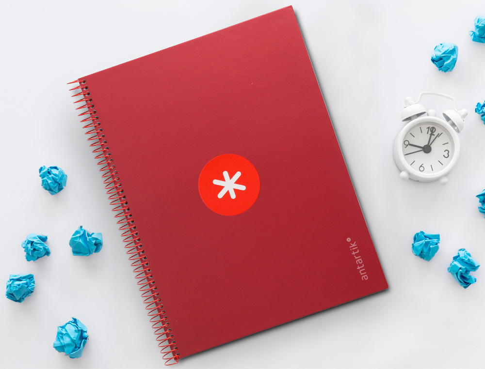 ANTARTIK - Cuaderno espiral liderpapel A4 micro tapa forrada 80h 90 gr cuadro 5mm 1 banda 4 taladros frambuesa (Ref. KB19)