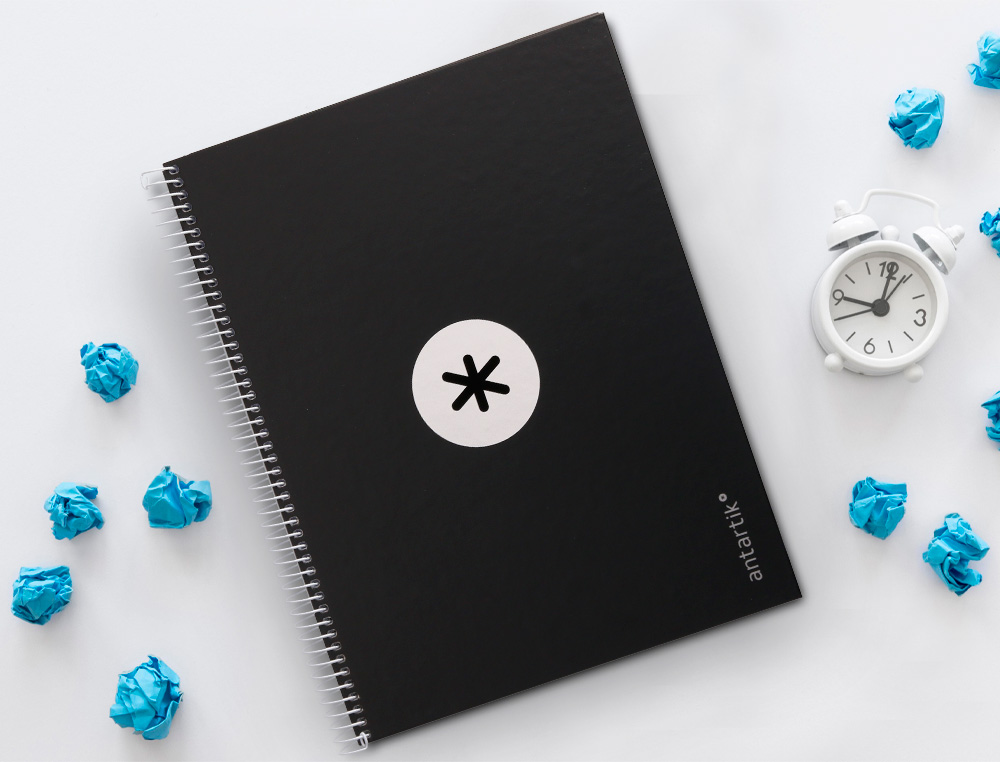 ANTARTIK - Cuaderno espiral liderpapel A4 micro tapa forrada 80h 90 gr cuadro 5mm 1 banda 4 taladros negro (Ref. KB18)