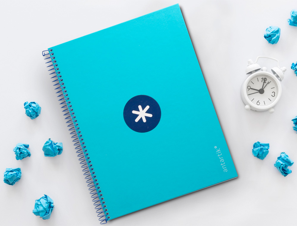 ANTARTIK - Cuaderno espiral liderpapel A4 micro tapa forrada 80h 90 gr cuadro 5mm 1 banda 4 taladros turquesa (Ref. KB26)