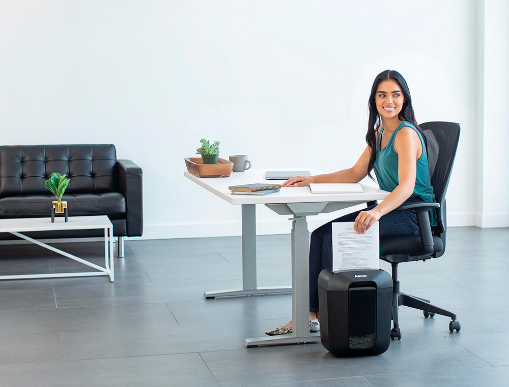 FELLOWES - Destructora de documentos lx-45 capacidad de corte 8 h seguridad p4 destruye grapas clips y (Ref. 4400501)