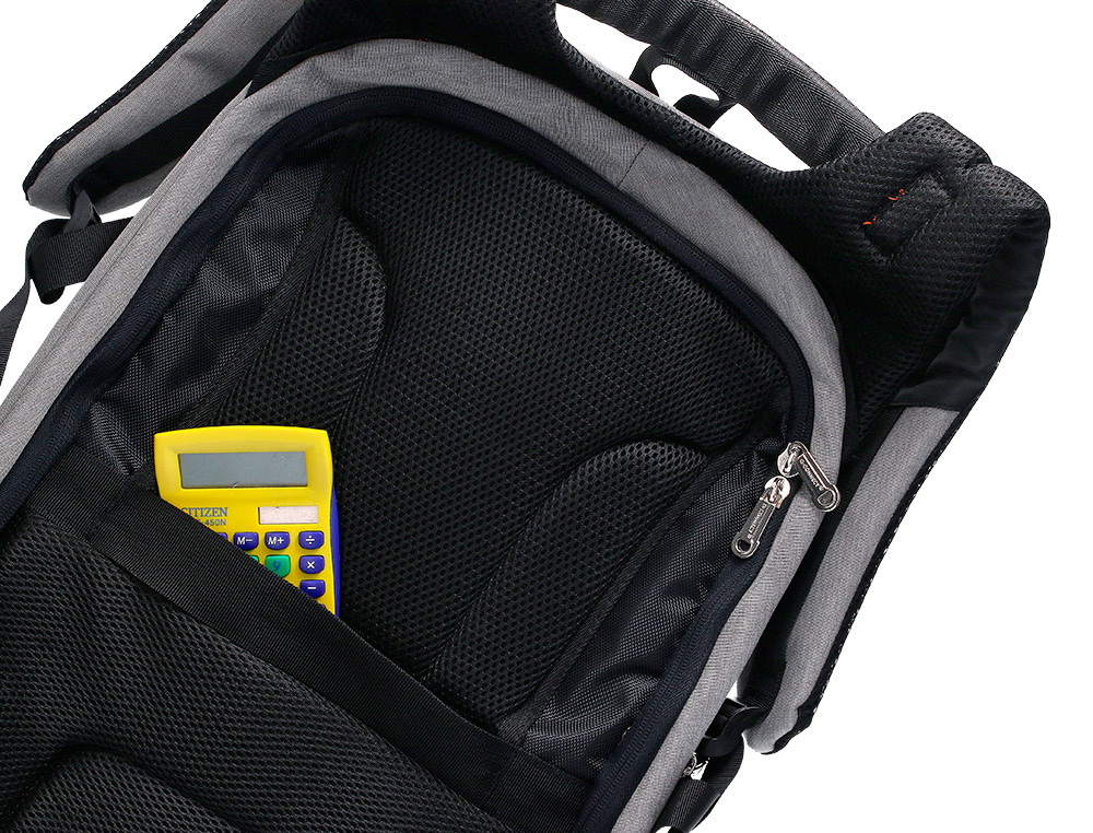 Q-CONNECT - Mochila para portatil 18\" negra / gris poliester impermeable 460x170x310 mm (Ref. KF17990)