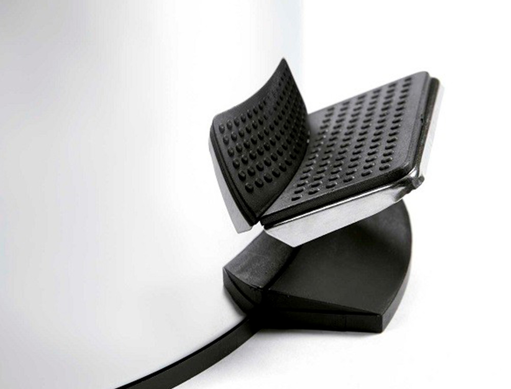 Q-CONNECT - Papelera metalica con pedal cromada 25x38cm capacidad 12 litros (Ref. KF11292)