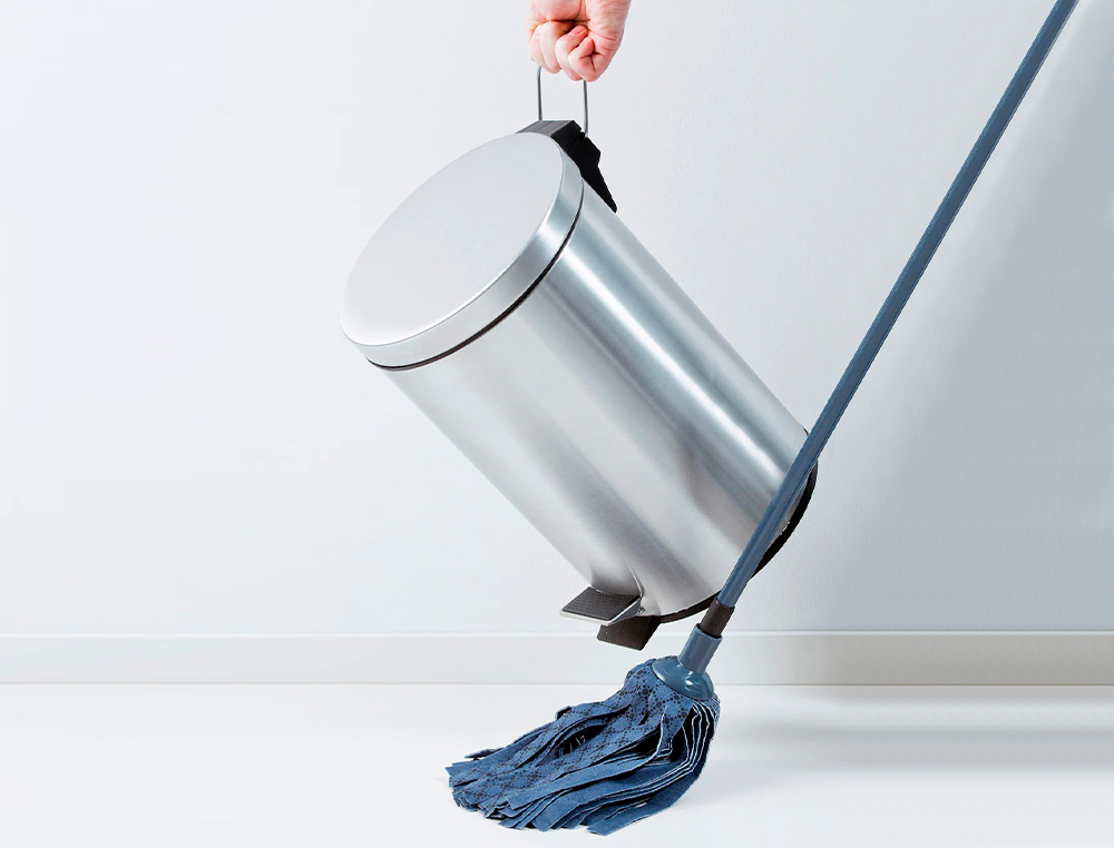 Q-CONNECT - Papelera metalica con pedal cromada 25x38cm capacidad 12 litros (Ref. KF11292)