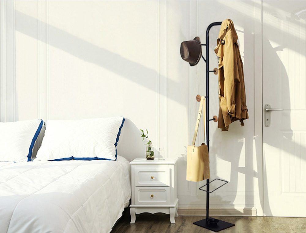 Q-CONNECT - Perchero metalico negro con detalles de madera 6 colgadores y paraguero 174x28,5 cm (Ref. KF17288)