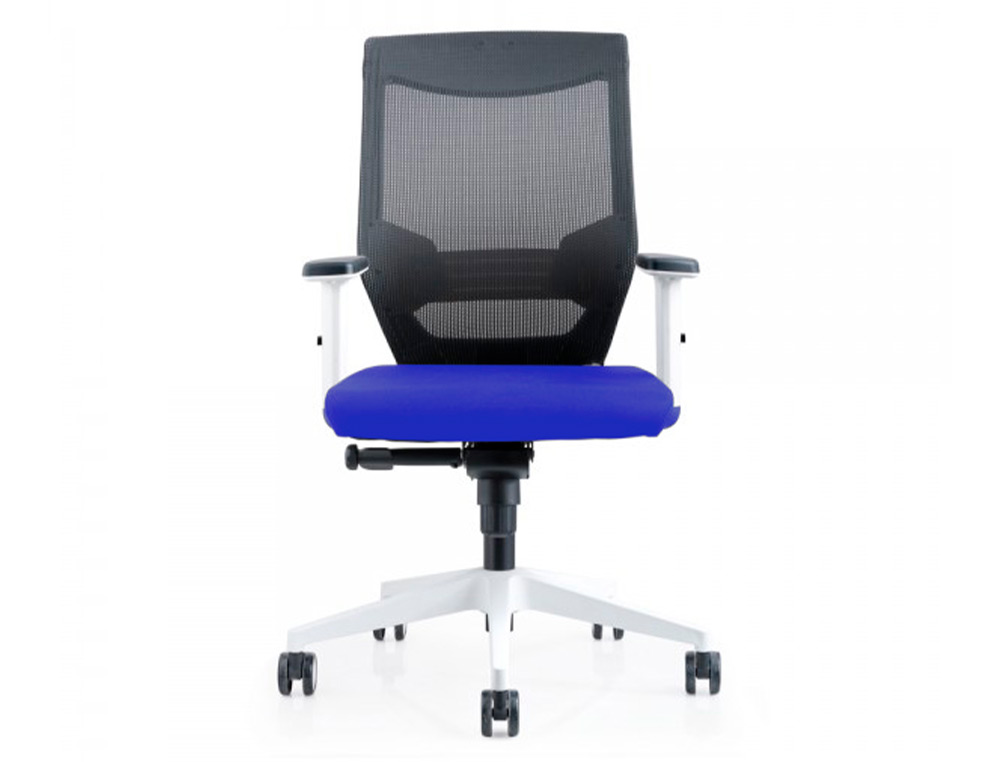 ROCADA - Silla de oficina con brazos regulables y respaldo malla negro tapizada en tela ignifuga azul color blanco (Ref. 908W-3)