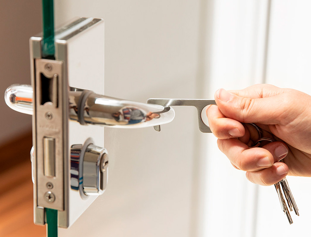 BLANCA - Llavero higienico anticontacto bigox acero inoxidable 3,20x7,60 cm (Ref. 6644)